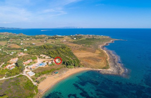 Kounopetra Villa | Antigoni Beach House: Large Private Pool, Walk to Beach, Sea Views, A/C, WiFi