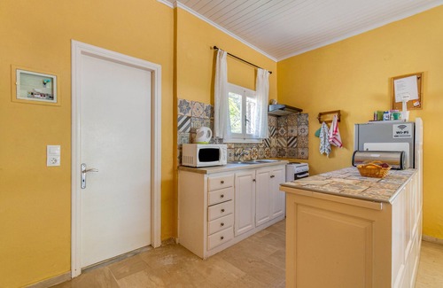 Agios Spyridon Corfu Apartment | Apartment 'Amalia Dio' with Mountain View, Wi-Fi and Air Conditioning