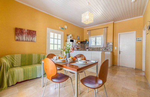 Agios Spyridon Corfu Apartment | Apartment 'Amalia Ena' with Mountain View, Wi-Fi and Air Conditioning