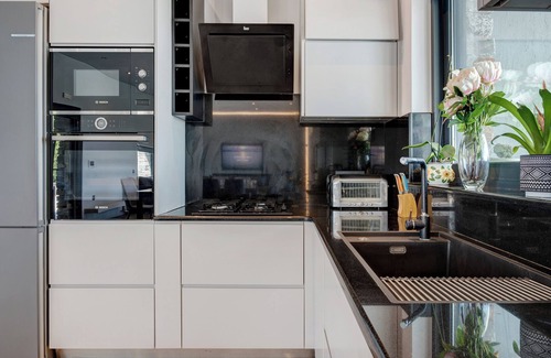 Ellinika Villa | Apartment 'Drys Il' with Sea View, Wi-Fi and Air Conditioning
