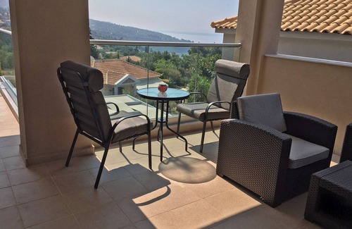 Lourdata Apartment | Apartment for 2 people with sea view 900 m from the beach