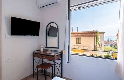 Kavos Apartment | Apartment 'Gavriil G2' with Sea View, Wi-Fi, and Air Conditioning