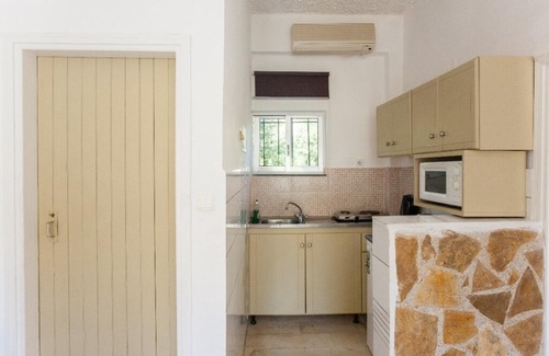 Gerani Apartment | Apartment next to the beach. 109