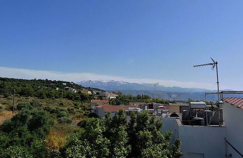 Chania Apartment | Apartment overlooking the city of Chania and the sea