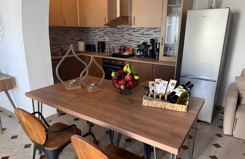 Gennadi Apartment | Apartment 'Traditional House 1925' with Sea View, Wi-Fi and Air Conditioning