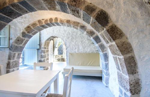 Nisyros Apartment | Apostrophe Traditional Residence in Nisyros with arcurated interior. Privacy & Authenticity