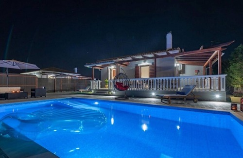 Zakynthos Villa | Appealing Family Villa, A/C, Private Pool & Garden - Quiet Area 10mins from Zakynthos Town & Tsilivi