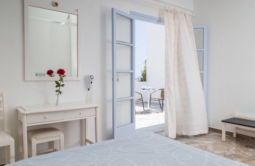 Kamari Hotel | Areti Hotel