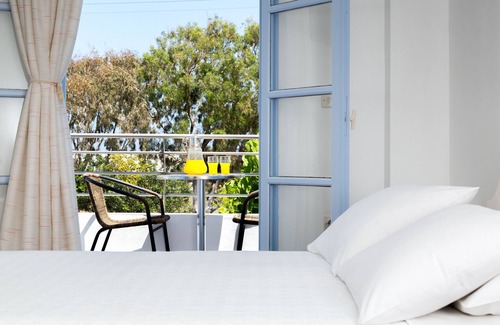 Kamari Hotel | Areti Hotel