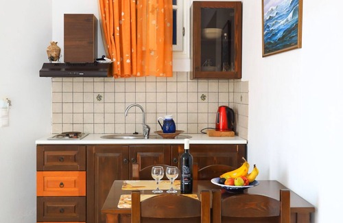 Schinoussa Town House | Armonia by Grispos Villas