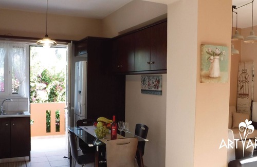 Daratsos Apartment | Art apt. walk to the beach.
