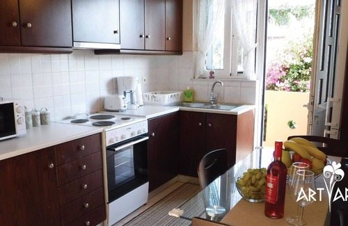 Daratsos Apartment | Art apt. walk to the beach.