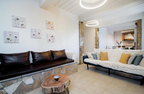 Agia Marina Villa | Astarte Villas - The Pine Tree Villa with Pool