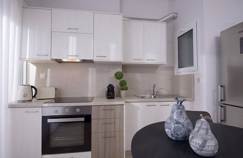 Heraklion Apartment | Attractive Ground Floor Apartment, A/C, Balcony with Sea View - Centrally Located in Heraklion!