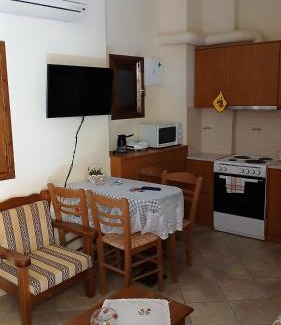 Avgonima House | Avgonima Family's Rooms Grandfather Michalis