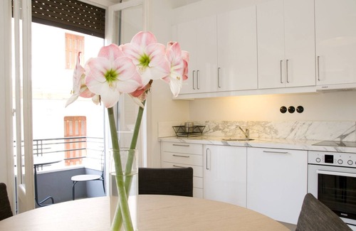 Psirri House | Bauhaus building, 5 apts, 3 levels. Next to Plaka. EP16