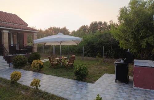 Sidari House | Beautiful nearby beach house with garden, private pool and large yard