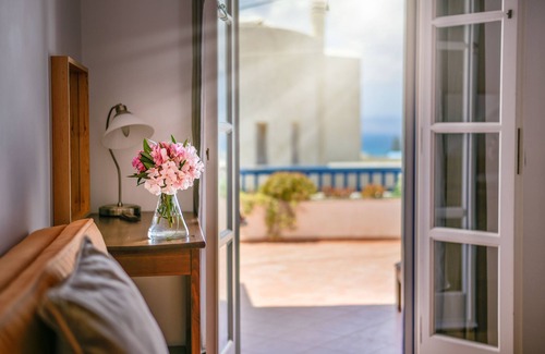 Agia Anna House | Beautiful Tranquil Naxos House with Stunning Views, 400m to Agia Anna Beach.