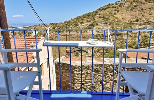 Ioulida House | Beautifully renovated 80sq meters Cycladic style house