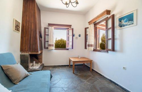 Naxos House | Black Sand