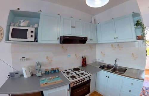 Haraki Apartment | Blue House Beach Apartment - Sleeps 4 & Balcony