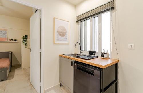 Athens City Centre Apartment | Brand New Modern Stylish 6BDR 3BATH APT-Athens