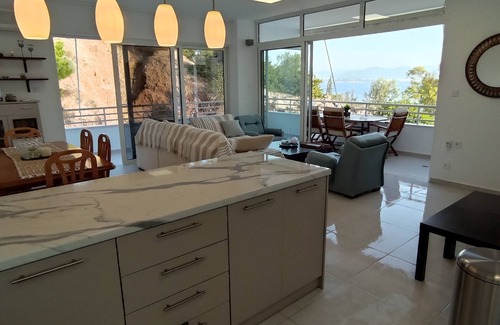Loutraki-Agioi Theodoroi Apartment | By the Sea Apartment