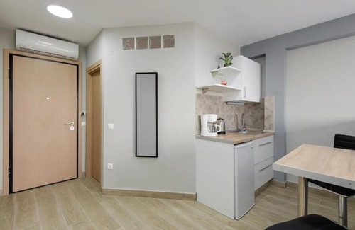 Thessaloniki City Centre Apartment | Caravanserai Studio 11