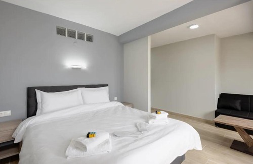 Thessaloniki City Centre Apartment | Caravanserai Studio 8
