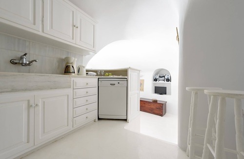 Oia House | Casa Daphne - My Rental Homes