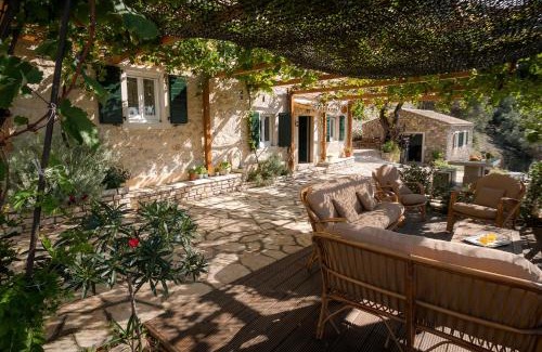 Petaleia Villa | Castelli Cottage