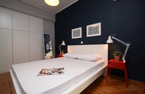 Filopappou Apartment | Central Apartment for 8ppl in Koukaki, 3 bedrooms!