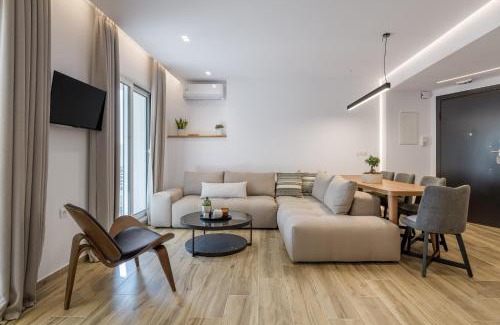 Monastiraki Apartment | Central Sunny Loft with Plunge Pool