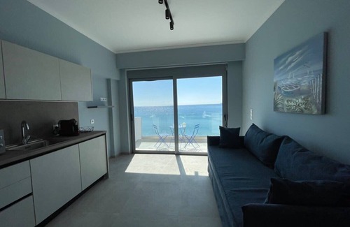 Haraki Apartment | Charaki Escape Chic Studio with Seafront Patio