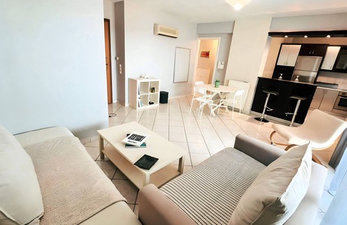 Anafiotika Apartment | Chic Koukaki Home by ΜΡS