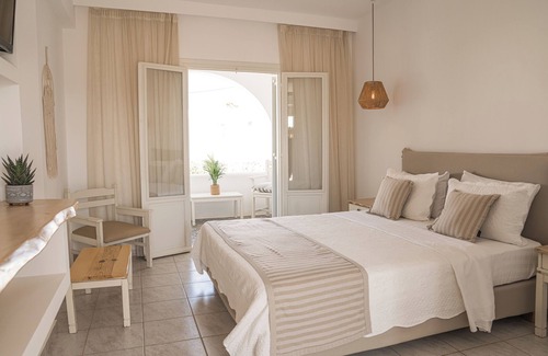 Ampelas Hotel | Christiana Hotel