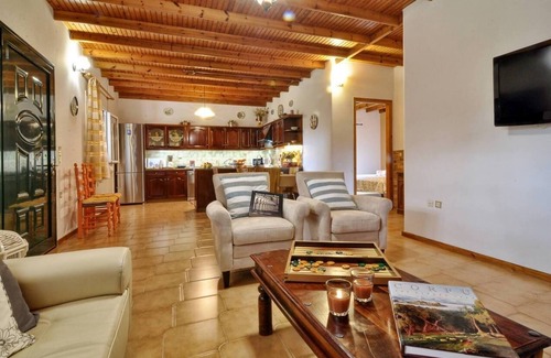 Dassia Cottage | Christiana's Home next to Dassia Beach