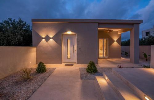 Platanos House | Christini Secrets