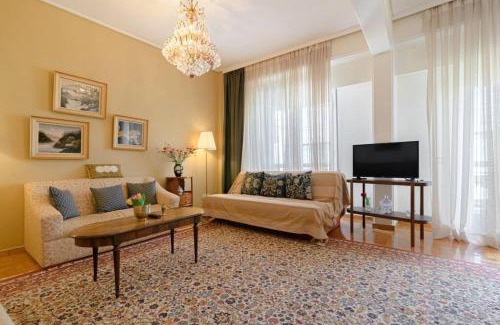 Filopappou Apartment | Comfy Sunny flat wh balconycenter up to 8ppl