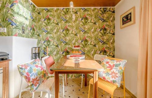 Filopappou Apartment | Comfy Sunny flat wh balconycenter up to 8ppl