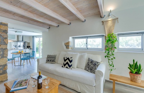 Chania Town Apartment | cosy luxury home in quite neighboorhood just 1 km from the center.