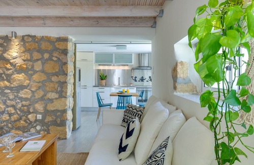 Chania Town Apartment | cosy luxury home in quite neighboorhood just 1 km from the center.