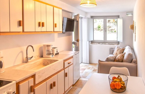 Aperathos Cottage | cottage homes