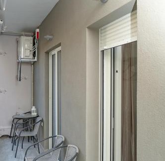 Katerini Apartment | Cozy Garden View Apartment in Paralia