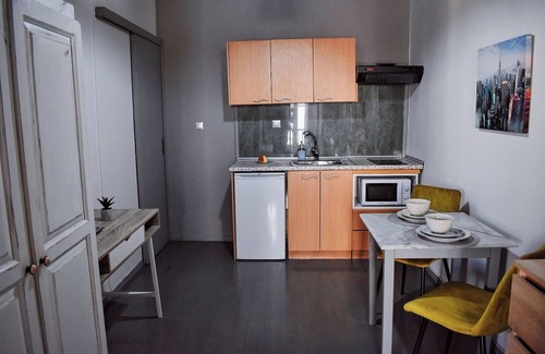 Old Town Apartment | Cozy Room in the heart of the Old Venetian Harbor!