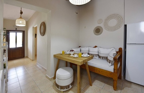 Adamas House | Cristina's House - Homely Accommodation near the Sea and Town Center