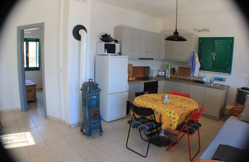 Naxos Apartment | Cyclades, seaside Villa bord de Mer. Beach at your feet. Direkt am Strand.