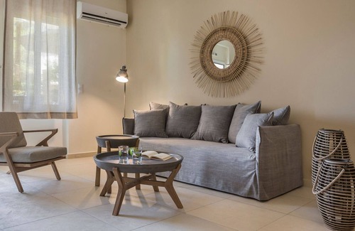 Karavomylos Villa | Deluxe Kefalonia Apartment | Apartment Helios | 1 Bedroom | Outdoor Pool |.