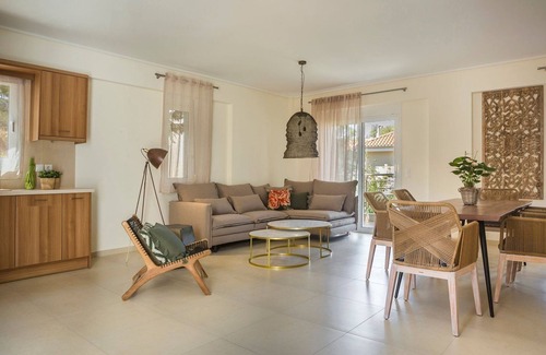 Karavomylos Villa | Deluxe Kefalonia Apartment | Apartment Paeonia | 3 Bedroom | Pool | Sea View |.