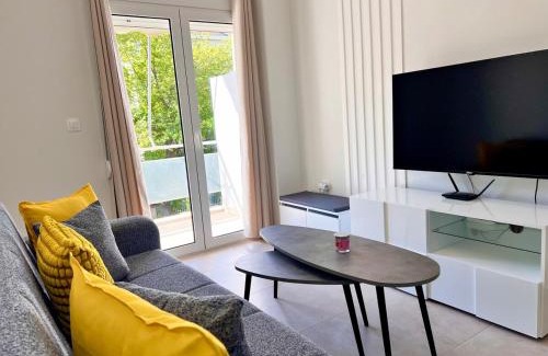 Kerameikos Apartment | Downtown Bliss - Piraeus Street by ΜΡS